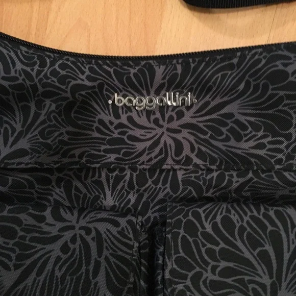 Baggallini Small Everywhere Bag-Midnight Blossom Print - Picture 3 of 16